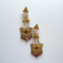 Load image into Gallery viewer, Long earrings in rubies and pearls.
